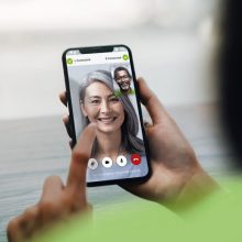 Connecta els teus audiòfons als teus dispositius favorits per a gaudir de música, trucades telefòniques i més, directament en les teves oïdes.